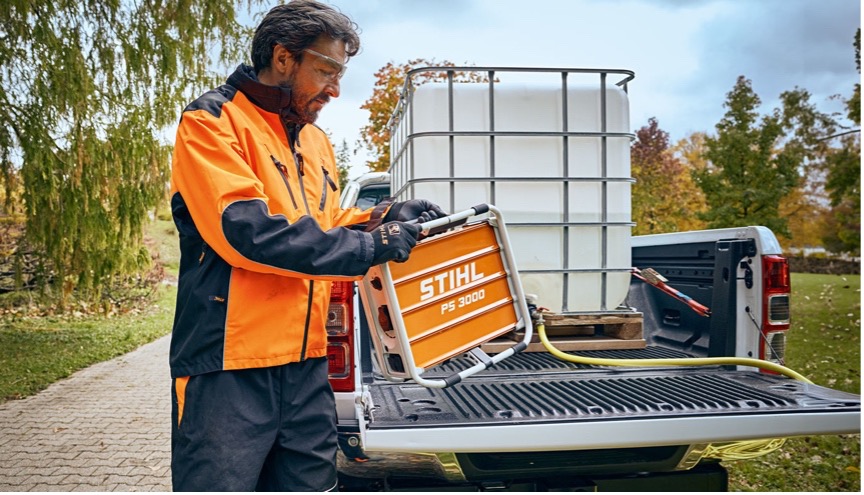 Batteridrivna STIHL verktyg på ett flak.
